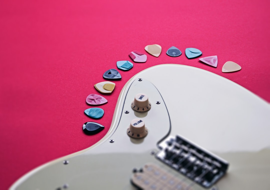 a-white-electric-guitar-with-a-pink-background-hprlk38w34g